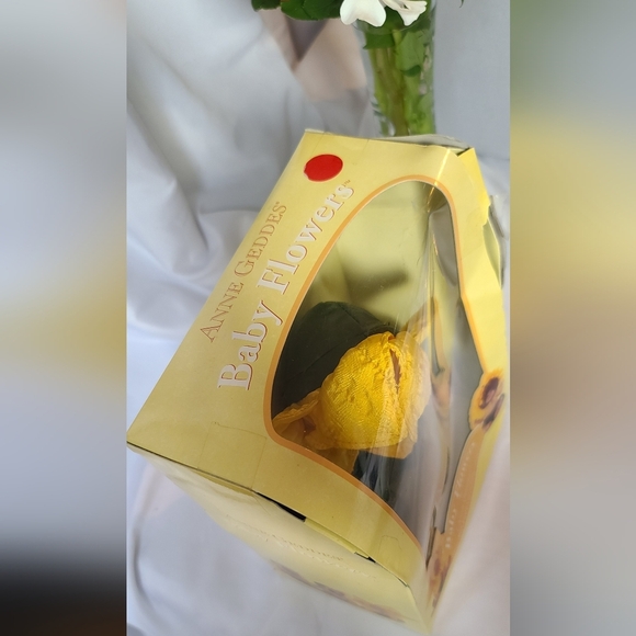 NIB Anne Geddes Daffodil 🌼 Doll 9" - Picture 9 of 9